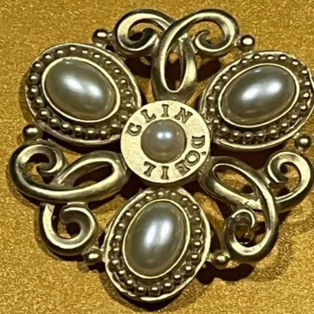 Vintage  1980's  faux pearl cabochons Signed Beverly Hamburg Clin d'oeil **READ*